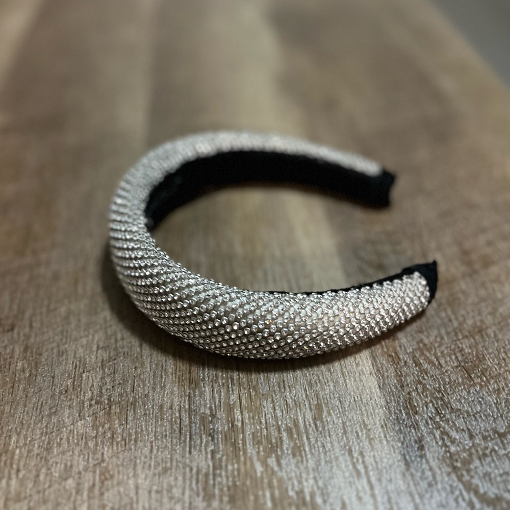 ZARA Sparkly Rhinestone Headband โ Elegant Statement Piece โจ - Picture 5 of 5